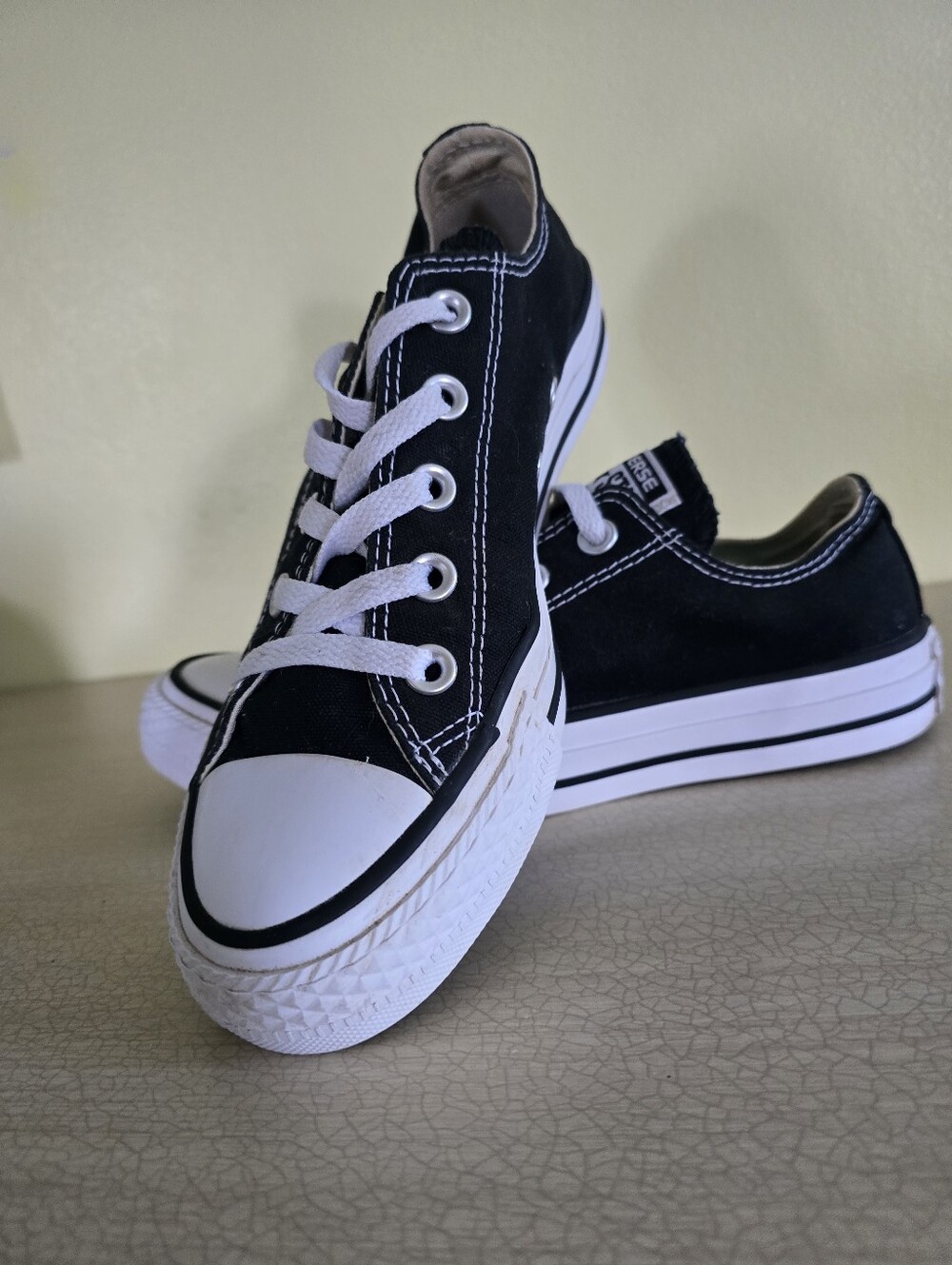 Converse Womens Chuck Taylor Ox Low Cut Sneakers